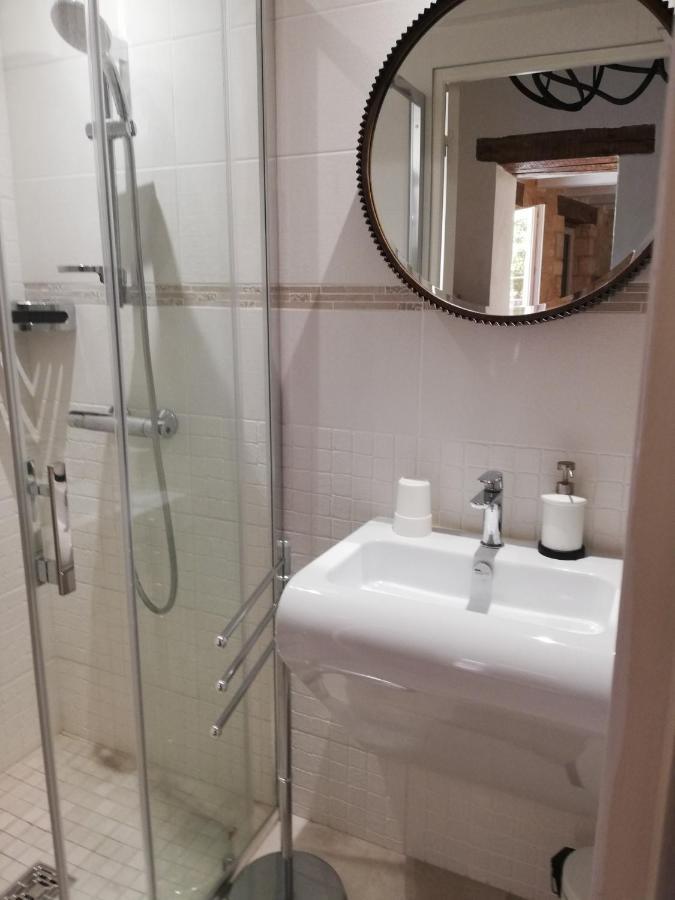 Gite De La Fontaine Manobre Экстерьер фото